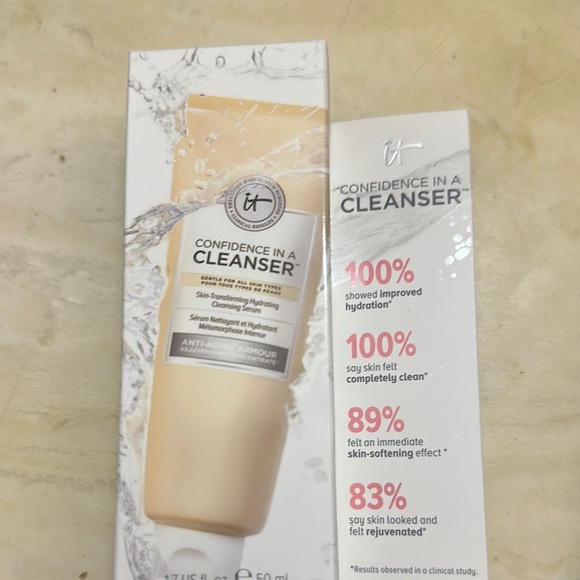 it cosmetics Other - IT Cosmetics Confidence in a Cleanser